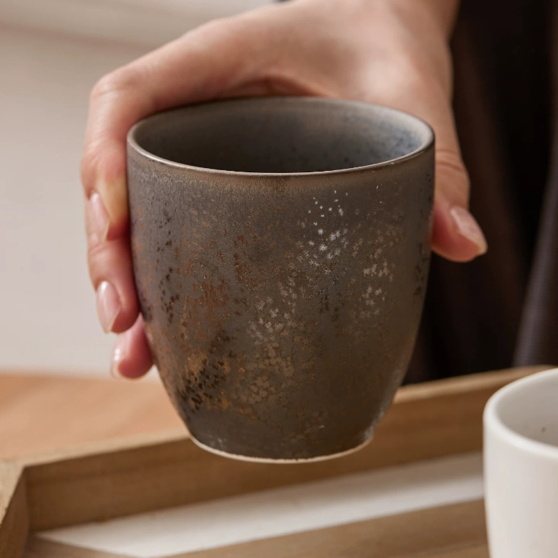 Japanese Pottery - Handgemaakte Japanse theekop in oude stijl,